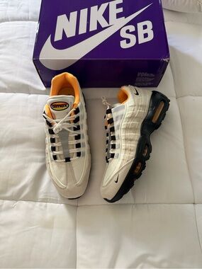 NIKE SB AIR MAX 95 WCP 'CLUB 58' Men’s Size 11 Sneakers Sail/Black-Laser Orange
